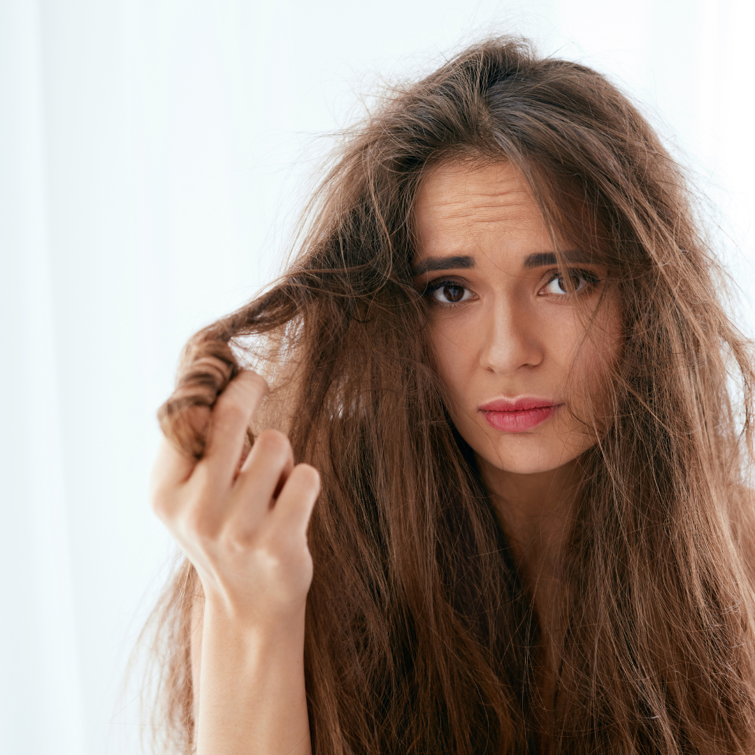 Les 5 erreurs à ne pas commettre quand on a les cheveux secs :