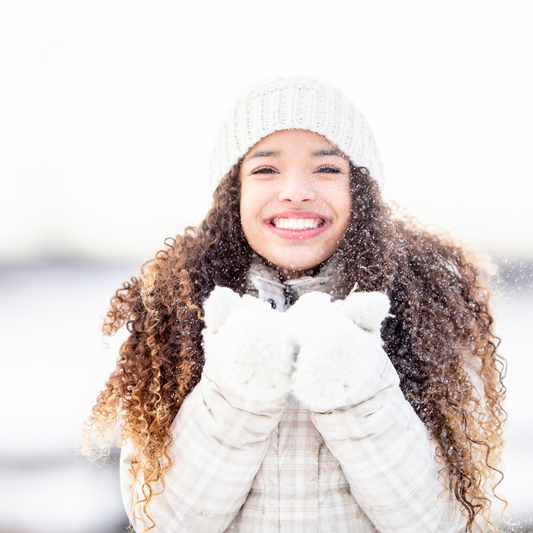 6 Astuces pour protéger ses cheveux naturellement en hiver